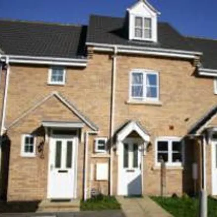 Rent this 3 bed townhouse on Cottage Farm in 58 Juniper Crescent, Spalding