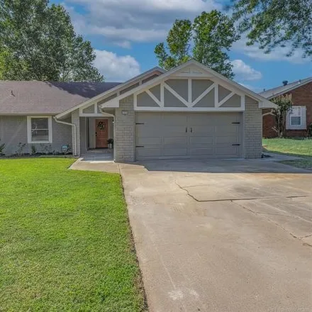 Buy this 3 bed house on 2609 West Houston Place in Broken Arrow, OK 74012