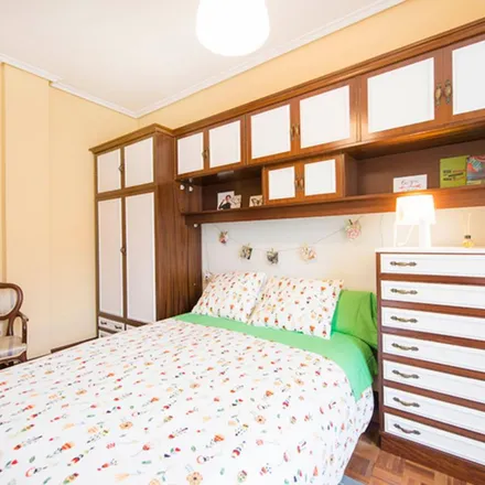 Rent this 3 bed apartment on Calle Calixto Díez / Calixto Diez kalea in 5, 48012 Bilbao