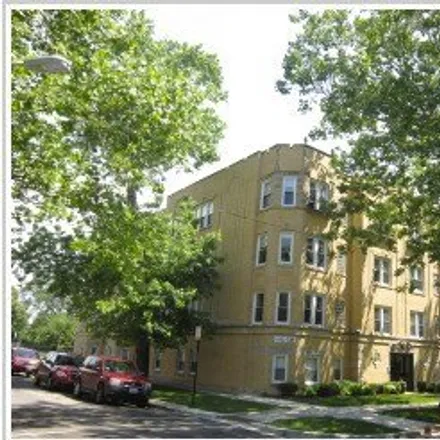 Rent this 3 bed condo on 6501-6509 North Claremont Avenue in Chicago, IL 60645