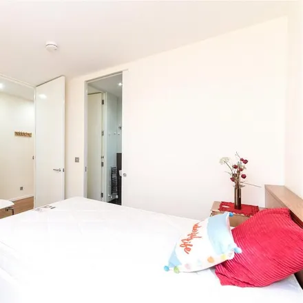 Image 3 - IQ Shoreditch, Bevenden Street, London, N1 6BP, United Kingdom - Apartment for rent