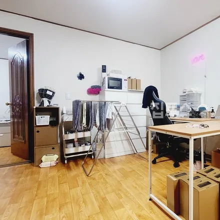 Rent this 2 bed apartment on 서울특별시 송파구 삼전동 105-6