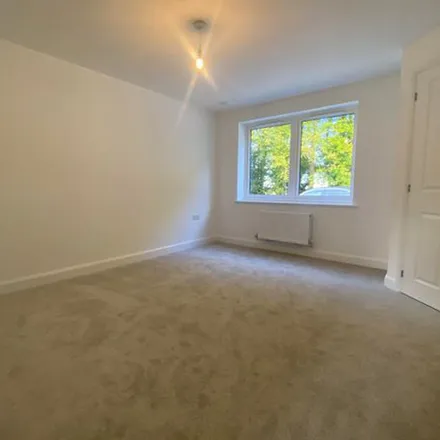 Rent this 3 bed apartment on Deanes in New Road, Basingstoke