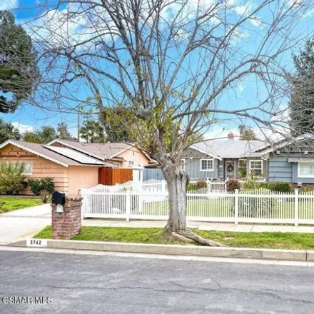 Image 2 - 5752 Le Sage Avenue, Los Angeles, CA 91367, USA - House for sale