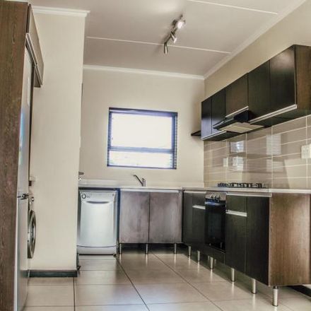Rent this 2 bed apartment on Caltex in Kingfisher Drive, Douglasdale