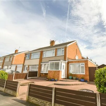 Buy this 3 bed duplex on Holmlands Drive in Prenton, CH43 0TY