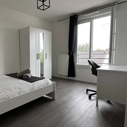 Rent this 2 bed apartment on 93150 Le Blanc-Mesnil