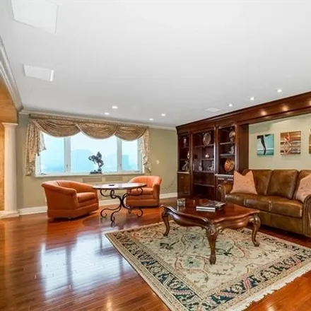 Image 6 - Regency Condominiums, 121 West 48th Street, Kansas City, MO 64112, USA - Condo for sale