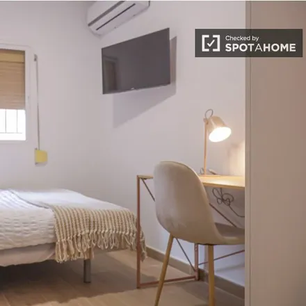 Rent this 5 bed room on El Carni in Calle de Antonio Leyva, 28019 Madrid