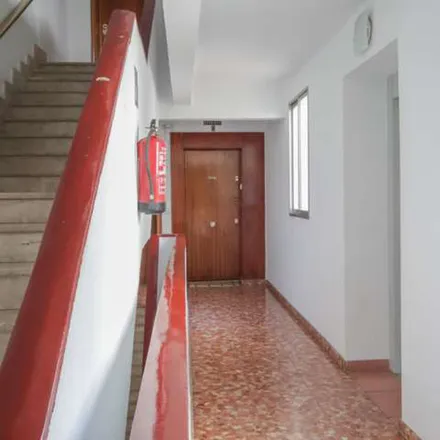 Image 3 - Colegio Público Gonzalo de Berceo (II), Avenida de Abrantes, 28025 Madrid, Spain - Apartment for rent