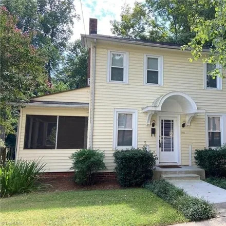 Rent this 4 bed house on Hawthorne Deck in Lockland Avenue, Winston-Salem
