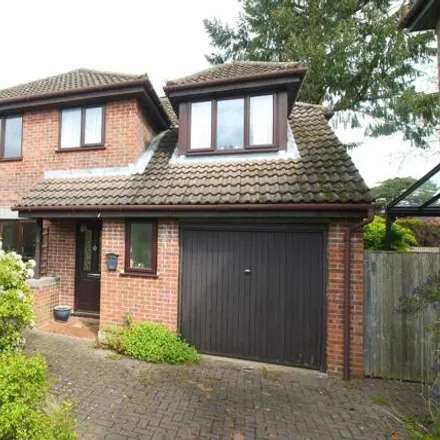 Buy this 4 bed house on Hunsdon Drive in Sevenoaks, TN13 3AX