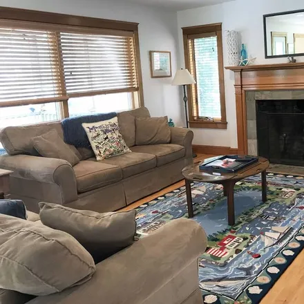 Rent this 4 bed house on Oak Bluffs in MA, 02557