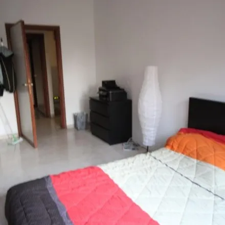 Rent this 5 bed room on Via Antonio Banfi in 8, 20136 Milan MI