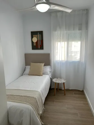 Rent this 1 bed room on Farmacia María Teresa Alvarez De Sotomayor Paz in Calle Brenes, 9