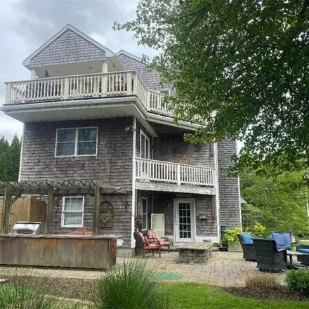 Rent this 4 bed house on 89 Sand Sprite Drive in Green Hill, South Kingstown