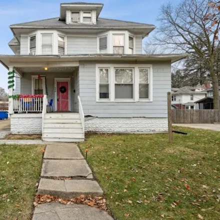Buy this 14 bed house on 805 West Ohio Street in Urbana, IL 61801