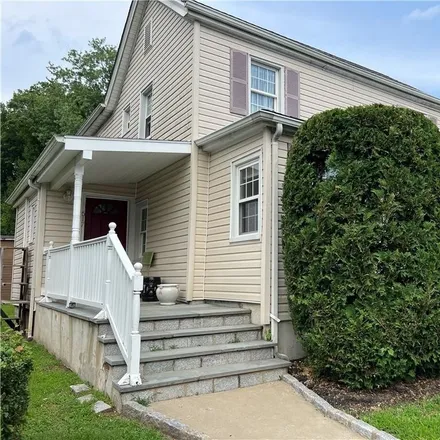 Rent this 3 bed house on 617 Meadow Street in Village of Mamaroneck, NY 10543