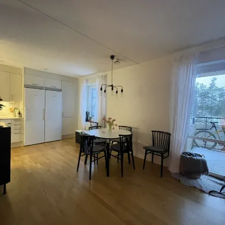 Rent this 2 bed apartment on Pettersbergsvägen in 196 36 Kungsängen, Sweden