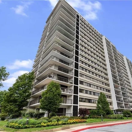 Buy this 2 bed condo on 12550 Lake Avenue in Lakewood, OH 44107