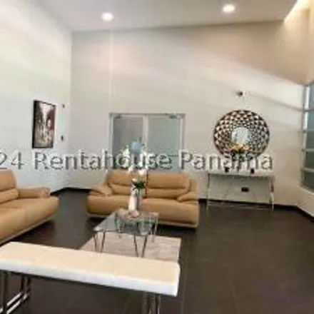 Rent this 3 bed apartment on PH Sevilla in Calle Greenbay, Parque Lefevre