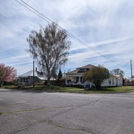 Buy this 3 bed house on 453 West E Street in Burns, OR 97720
