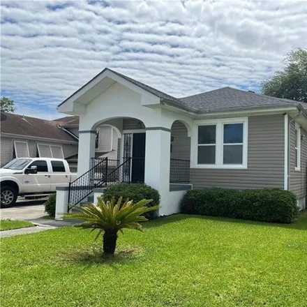 Buy this 3 bed house on 4028 Clermont Drive in New Orleans, LA 70122