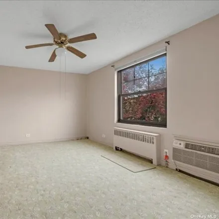 Image 9 - 70-39 Park Drive East, New York, NY 11367, USA - Condo for sale