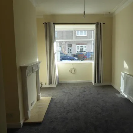 Rent this 3 bed townhouse on Hart Street in Old Clee, DN35 7RQ