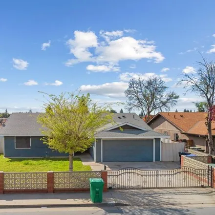 Buy this 3 bed house on 1131 North Prospect Street in Porterville, CA 93257