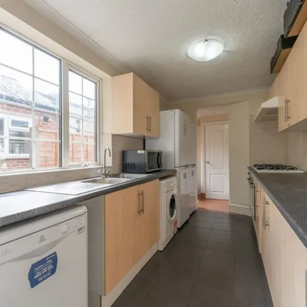 Rent this 6 bed apartment on 62 Tiverton Road in Selly Oak, B29 6BP