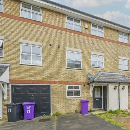 Rent this 3 bed townhouse on 2 Milligan Street in Canary Wharf, London