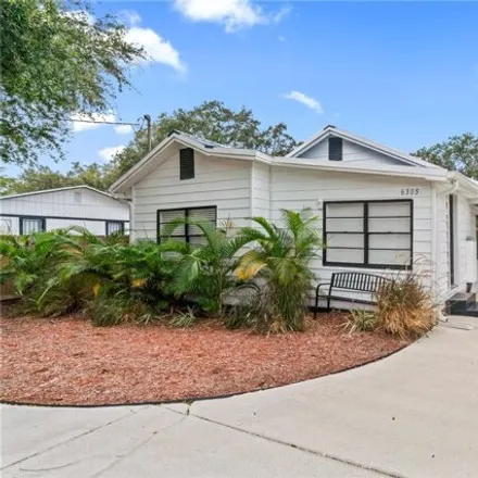 Image 2 - 6303 South Macdill Avenue, Meadowlawn, Tampa, FL 33611, USA - House for sale