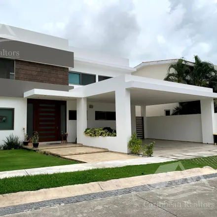 Buy this studio house on Villa Magna Entrada in 77560 Cancún, ROO