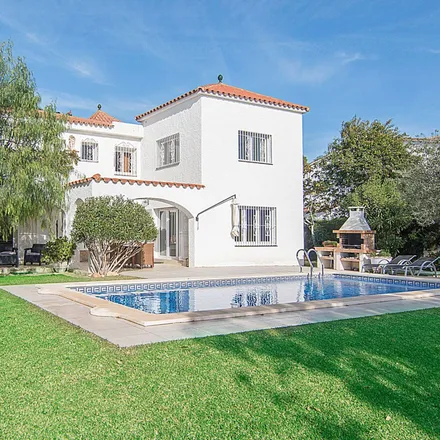 Rent this 4 bed house on Avinguda de Catalunya in 43850 Cambrils, Spain