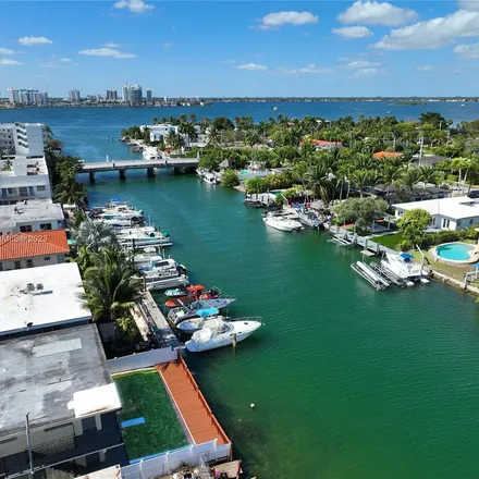 Image 9 - 2010 Calais Drive, Isle of Normandy, Miami Beach, FL 33141, USA - Apartment for rent