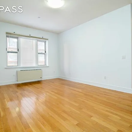 Image 6 - Resobox, 41-26 27th Street, New York, NY 11101, USA - Apartment for rent