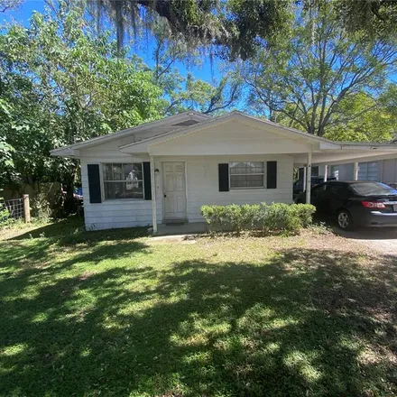 Rent this 2 bed duplex on 110 North Truett Street in Leesburg, FL 34748