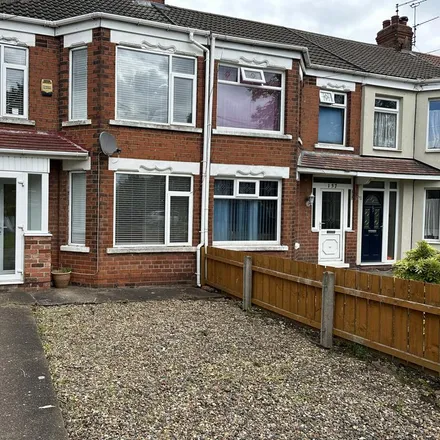 Rent this 3 bed duplex on Sutton Road in Hull, HU6 7DL