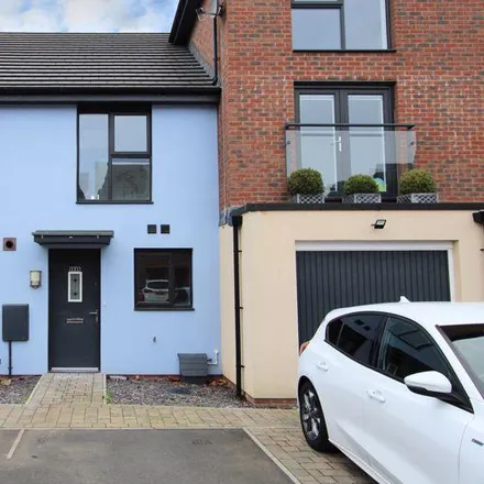 Rent this 2 bed townhouse on Heol Tapscott in Barry, CF62 5BY