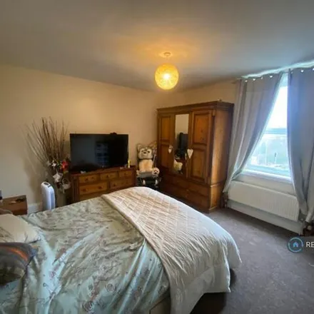 Image 6 - 7 Daisy Vale Terrace, Thorpe-on-the-Hill, WF3 3DS, United Kingdom - Townhouse for rent