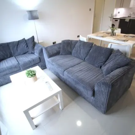 Rent this 3 bed apartment on Clarendon Road in Leeds, LS2 9DE