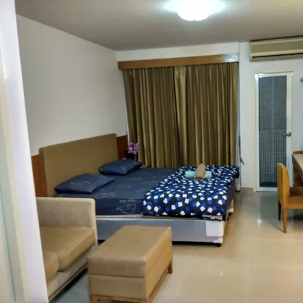 Rent this 1 bed apartment on Makasan Police Station in RCA, Huai Khwang District