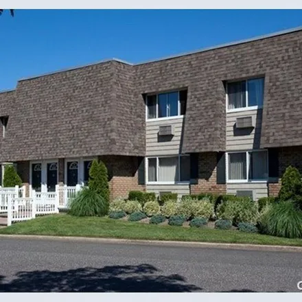 Rent this 1 bed apartment on 74 Phillips Walk in West Babylon, NY 11704