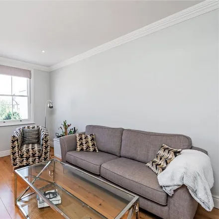 Rent this 3 bed apartment on 91 Benwell Road in London, N7 7GA