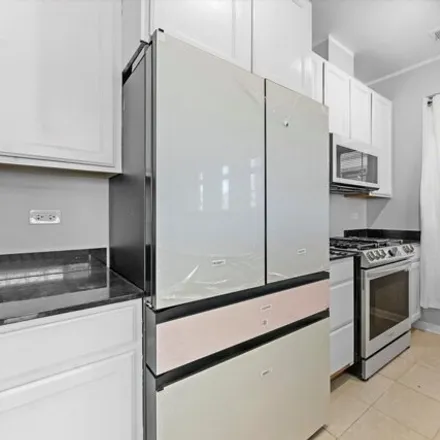 Image 7 - 718 East 38th Place, Chicago, IL 60653, USA - Condo for sale