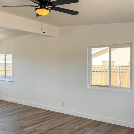 Image 4 - 18155 Spruce Street, Adelanto, CA 92301, USA - House for sale