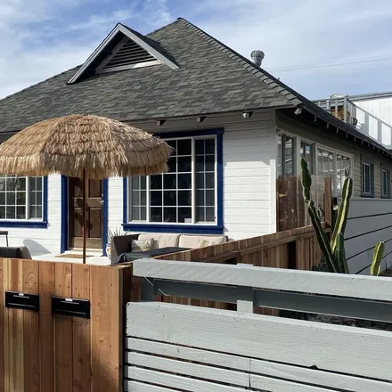 Rent this 2 bed house on 31 24th Avenue in Los Angeles, CA 90291