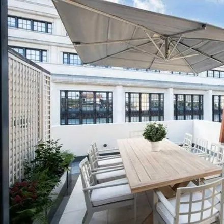 Rent this 3 bed apartment on Kensington Court Mansions in 62-97 Kensington Court, London