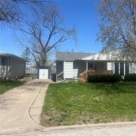 Buy this 3 bed house on 1124 Clifton Street Northeast in Cedar Rapids, IA 52402